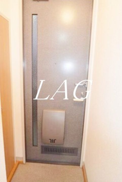 フラット北大宮の玄関