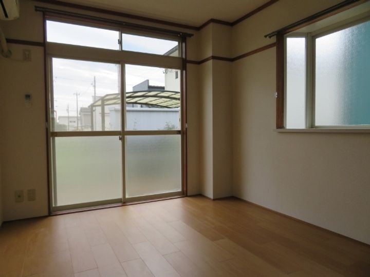 ニュータウン奥村 Cの居間