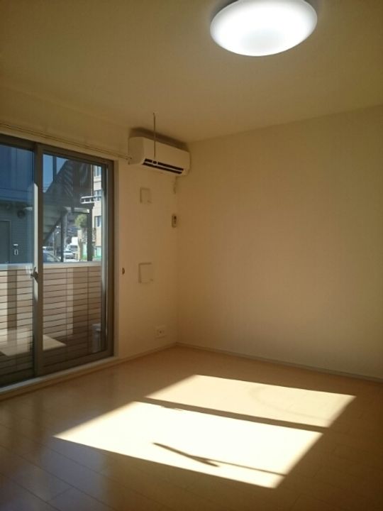 神奈川県横浜市旭区さちが丘(アパート)の賃貸物件の居間