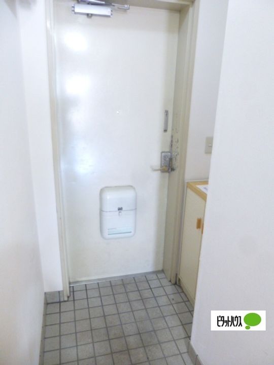 フローラルパレスの玄関