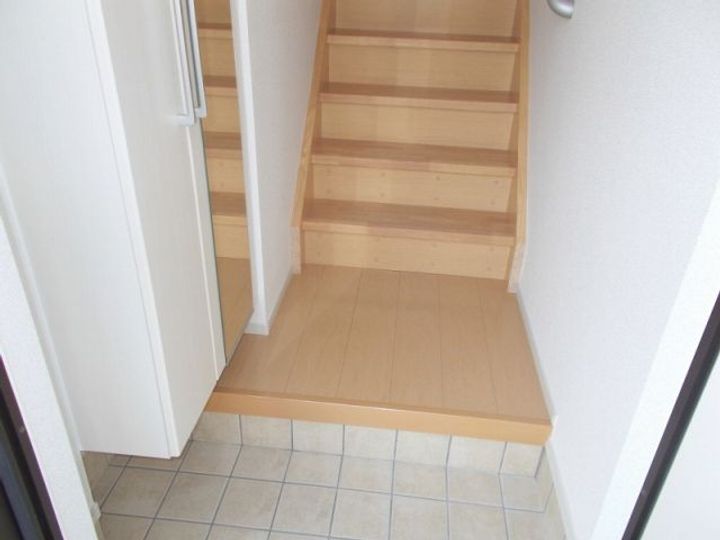 ハーベストAの玄関