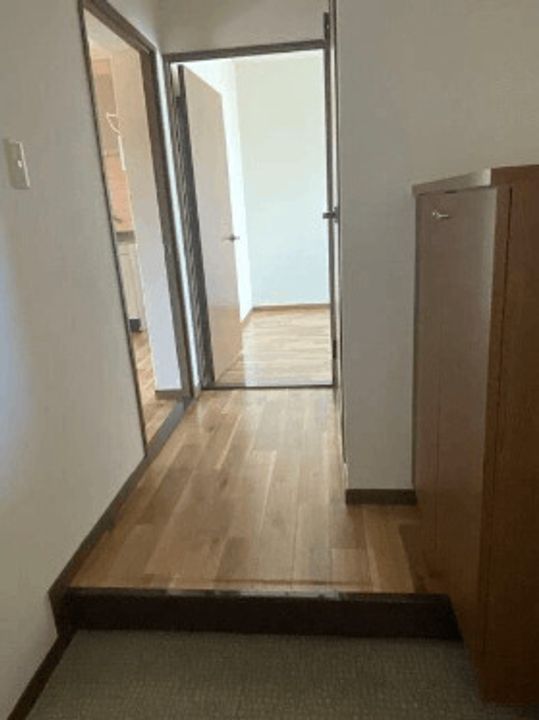 エクセルシオールIIの玄関