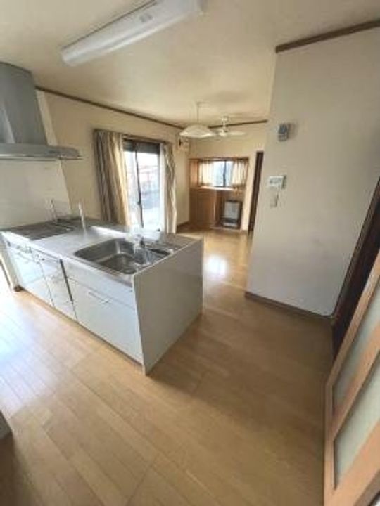 山梨県甲府市湯村3(一戸建)の賃貸物件の居間