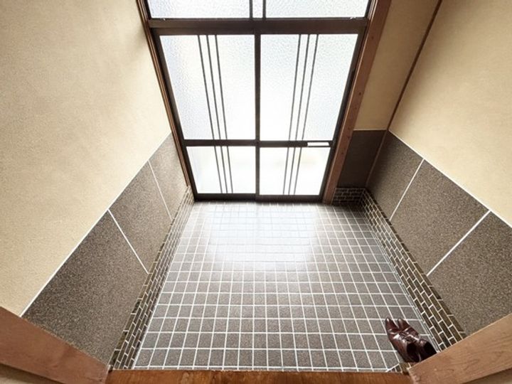 三重県鈴鹿市若松東1(一戸建)の賃貸物件の玄関