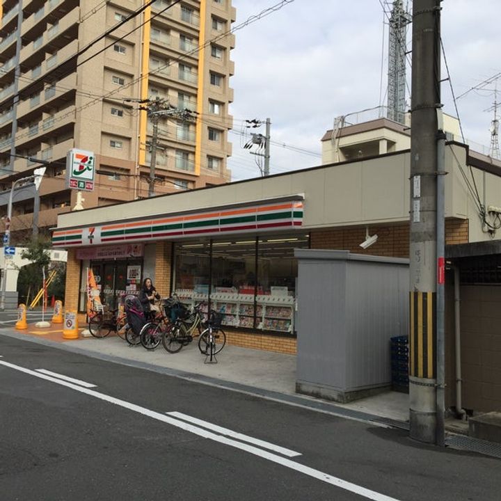 服部ビルの周辺