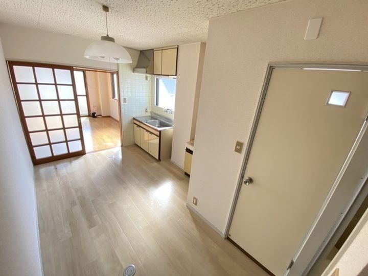 草津新町NYビルの居間