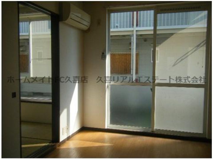 パラグレイスIIIの居間