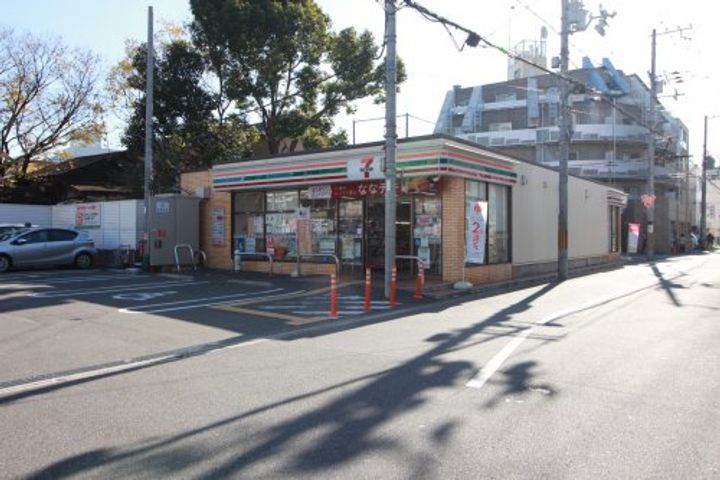 クリスタルライトの周辺