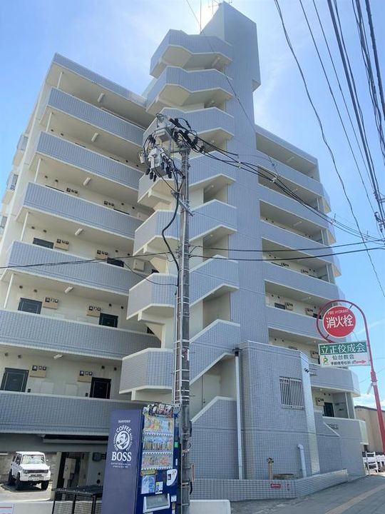 アゼリアコート福沢の外観