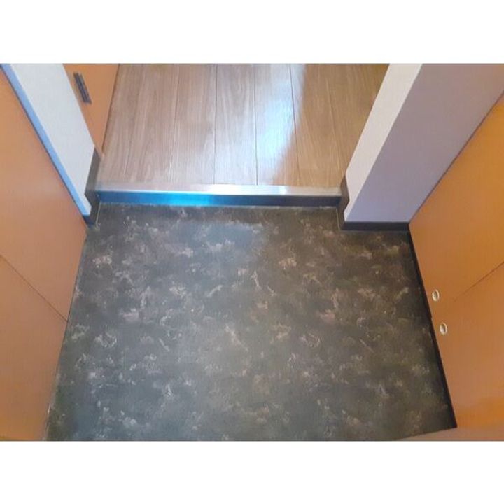 北海道札幌市中央区北十八条西15(マンション)の賃貸物件の玄関