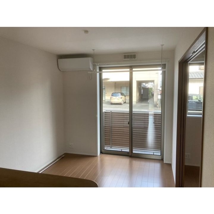 コスモス新花の居間