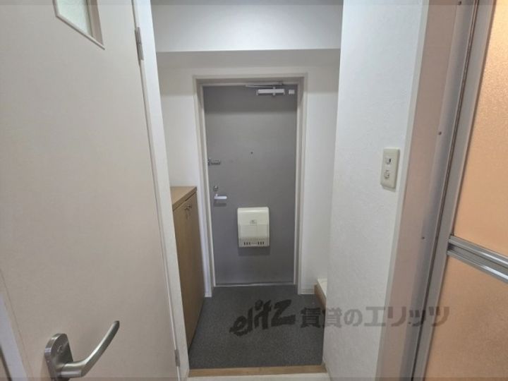 エトワールヴィル-R楠葉の玄関