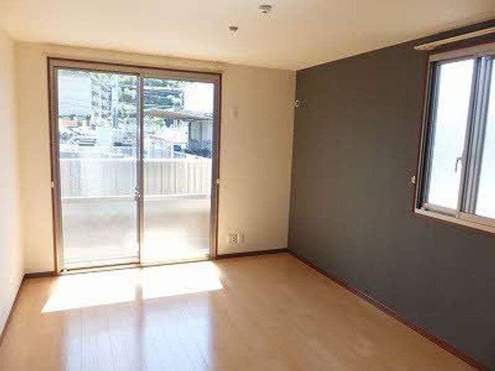 ジェネス八木 A棟の居間