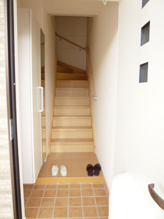 エレガンス松並の玄関