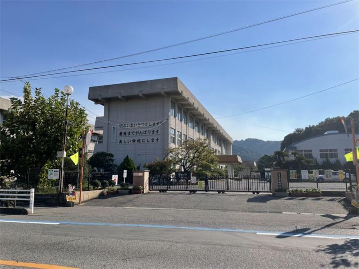 愛媛県新居浜市河内町(一戸建)の賃貸物件の周辺