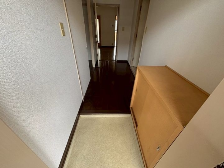 広島県広島市東区戸坂中町(マンション)の賃貸物件の玄関