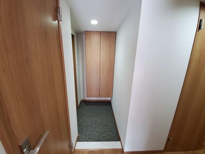 アヴィサーシャフローラの玄関