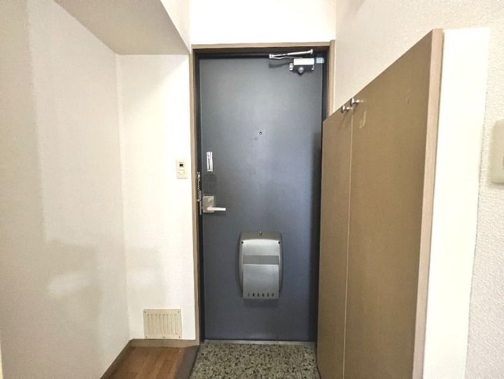 ビーライン本町の玄関