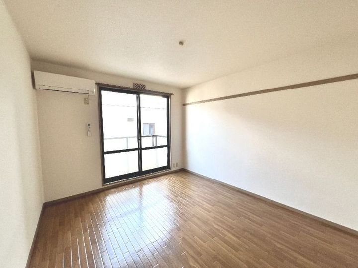 ビーライン本町の居間