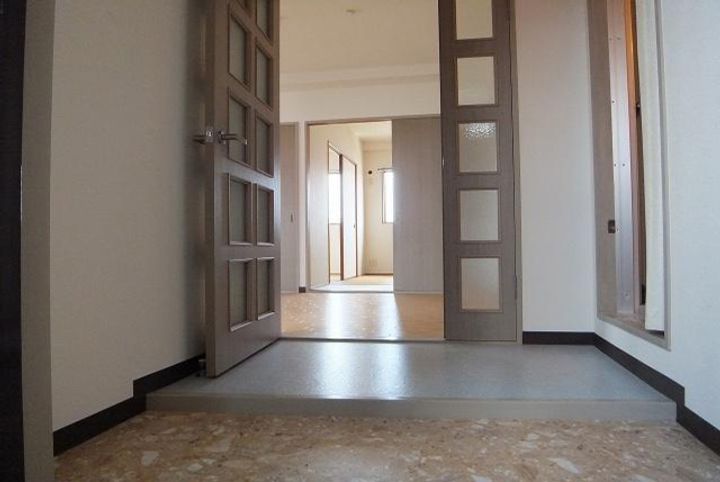 マンショングランディの玄関