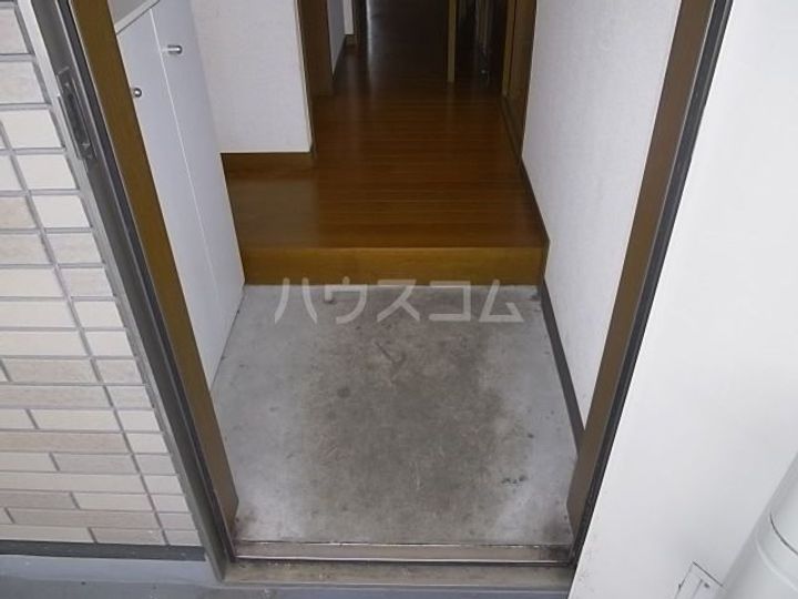 リーフマンションの玄関