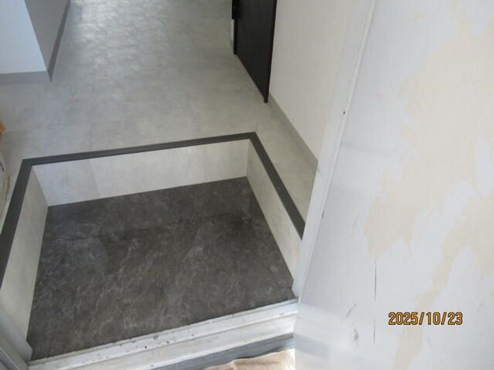 石井ビルの玄関