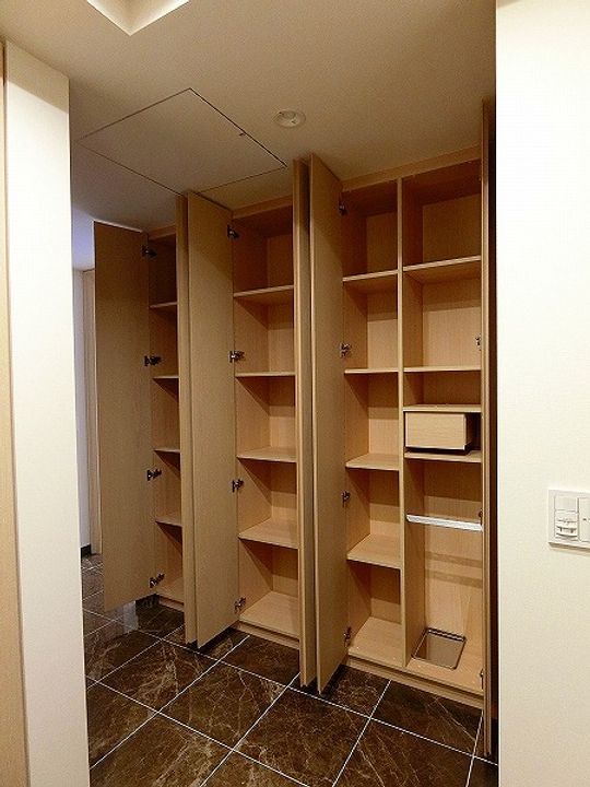 THE CONOE 三田綱町の玄関