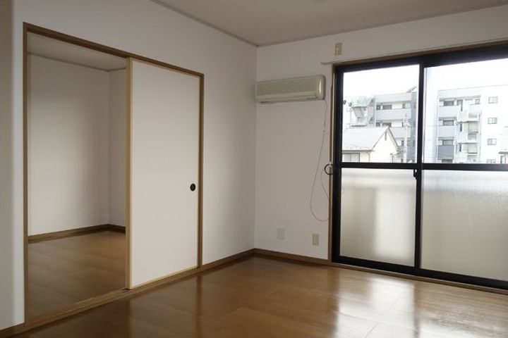 セジュール吉倉Dの居間