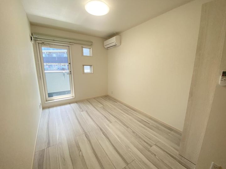 ガーデンパーク八本松Aの居間