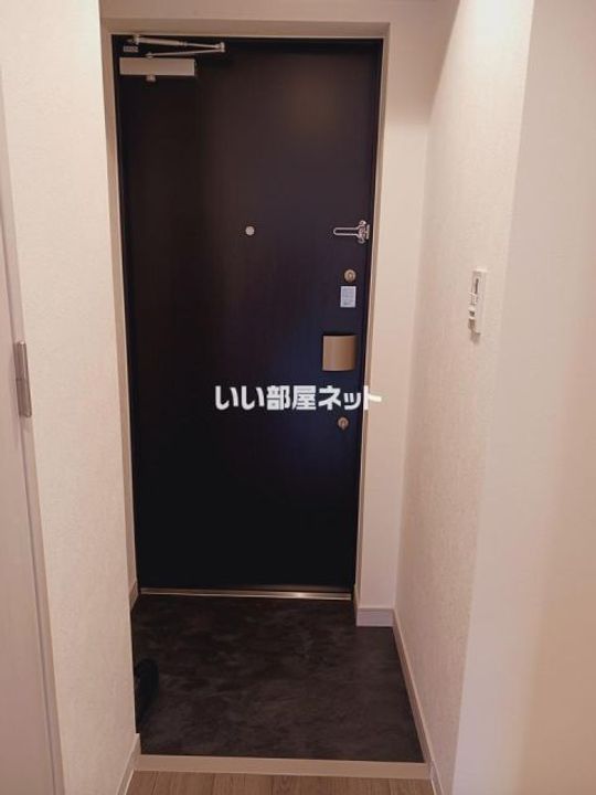 プレサンス大津京町ベルリーヴァの玄関