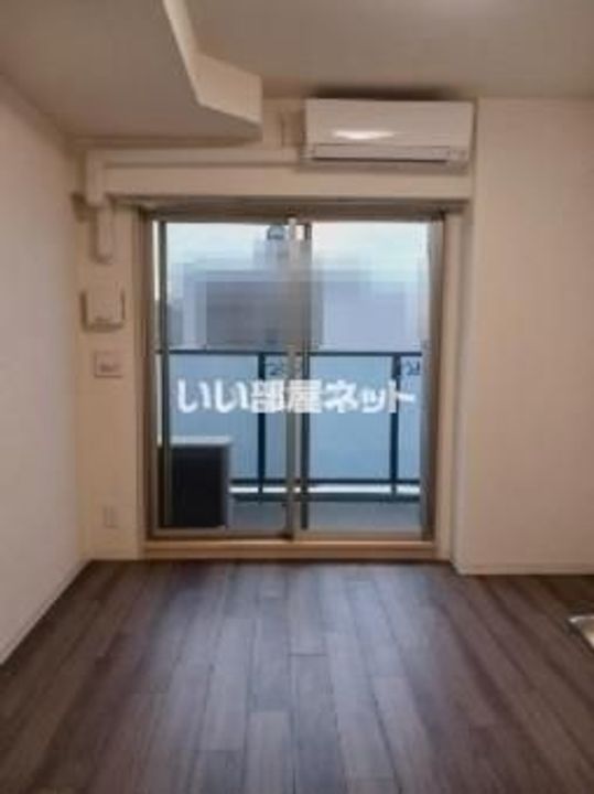 プレサンス大津京町ベルリーヴァの居間