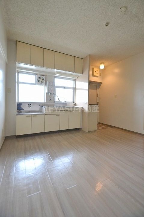 山木グリーンビルの居間