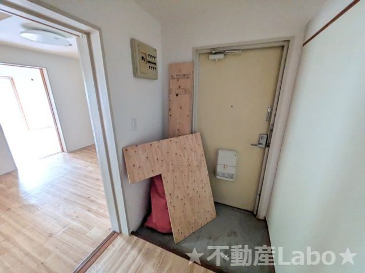 徳島県板野郡藍住町矢上字春日(アパート)の賃貸物件の玄関