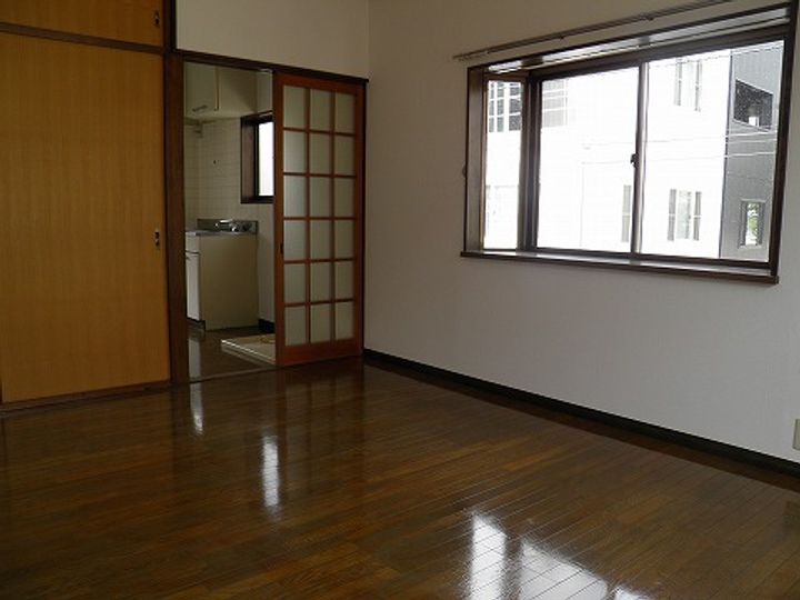 ハイム二ノ宮の居間