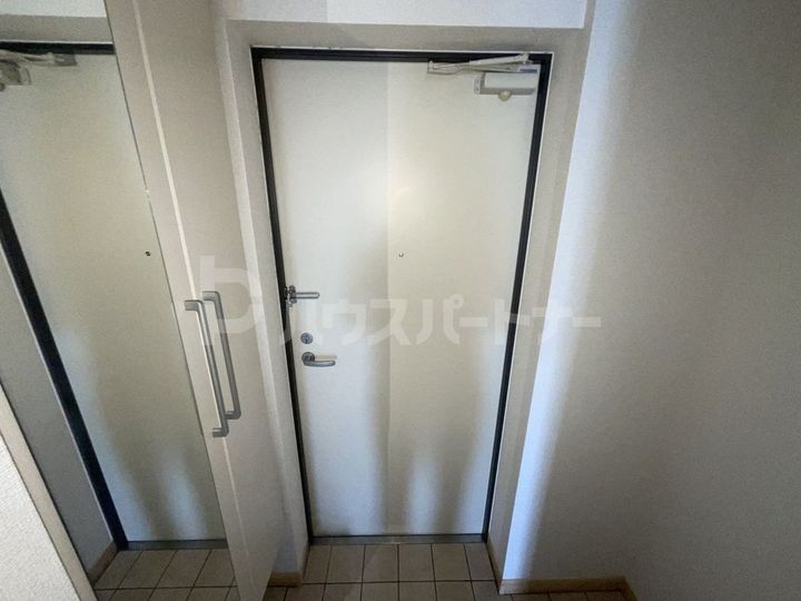 千葉県市川市田尻3(マンション)の賃貸物件の玄関