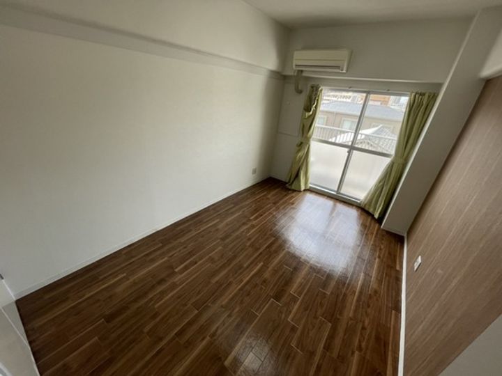 レジェンド草津南の居間