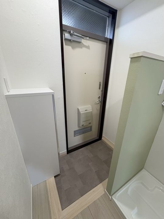 シティハイムワカクサの玄関