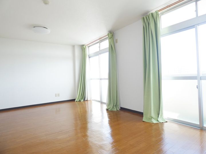 プレステージ太田の居間