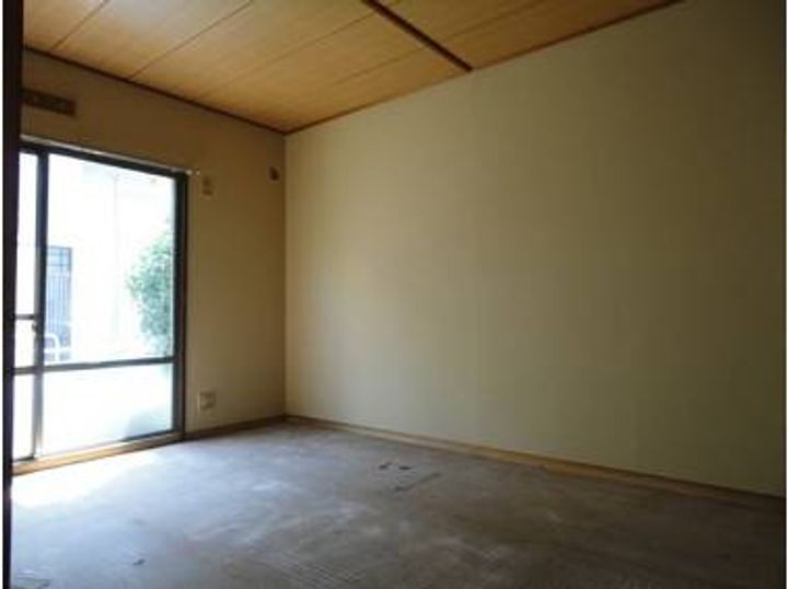 丸市ハイツの居間