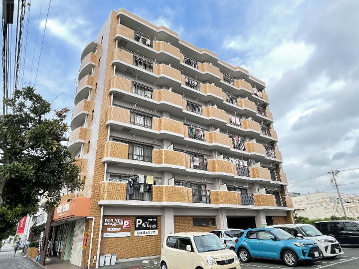 ピアレス高畑の外観