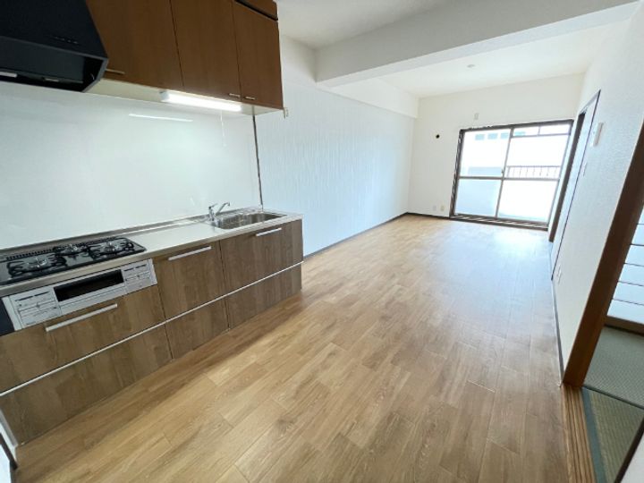 ピアレス高畑の居間