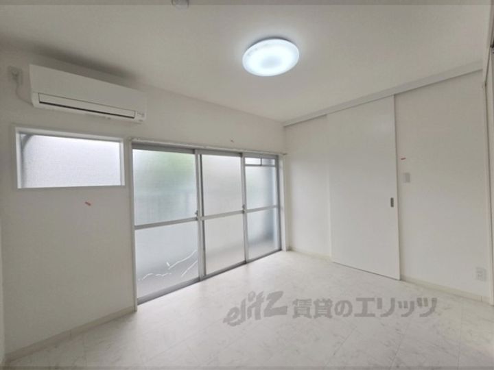 香里ケ丘ビルの居間