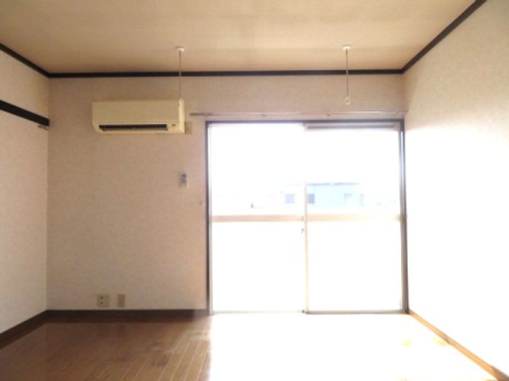 メゾンラフォーレAの居間