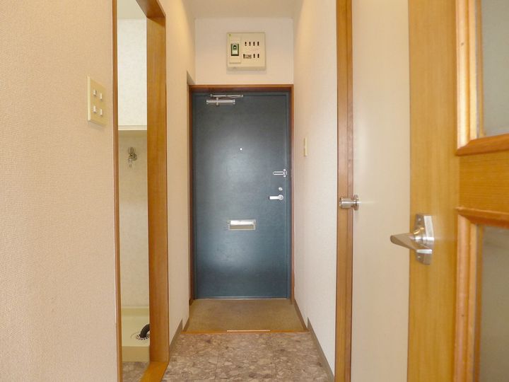 にしとこマンションの玄関