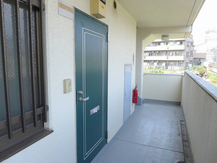 にしとこマンションの玄関