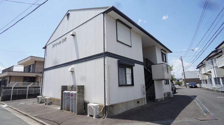 ファミール D棟の外観