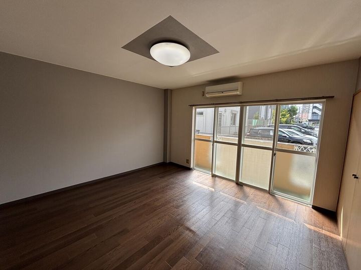 シャトレ芝田Aの居間