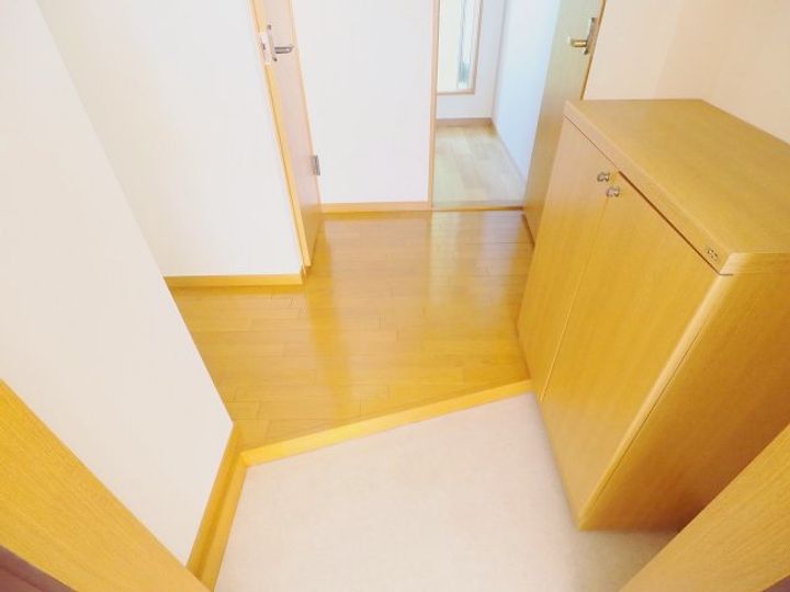 術勢マンション2の玄関