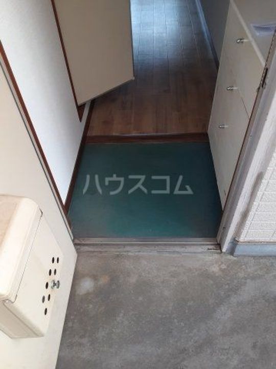 ひかりハイツの玄関