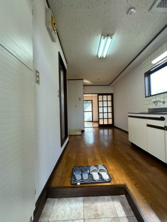 横山ビルの玄関